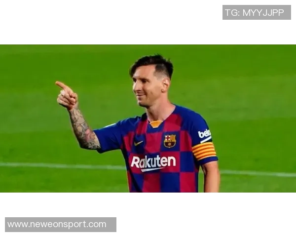 马卡报报道莱万上半场不适巴萨对其坚持比赛表示不满