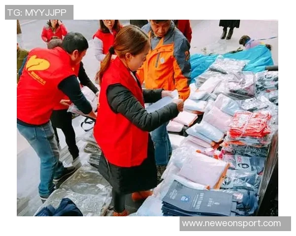 乌拉圭球员奥利维拉积极参与慈善活动助力食品篮分发希望温暖更多需要帮助的人